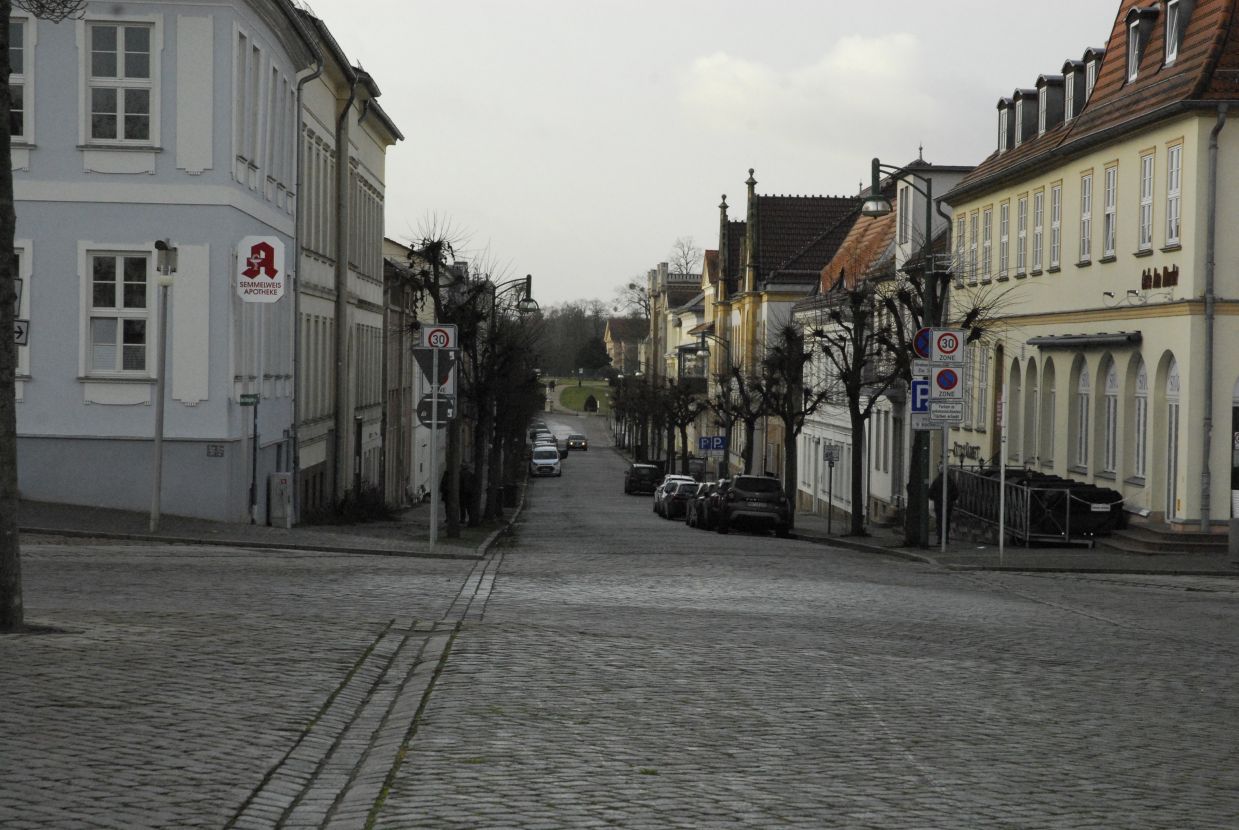 Blick vom Marktplatz Neustrelitz zum Schlossgarten